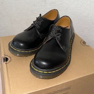Dr. Marten Size 8 Women’s 1461 SMOOTH LEATHER OXFORD SHOES